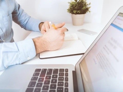 Como fazer estudo de caso: estrutura, exemplos e modelos de trabalhos prontos